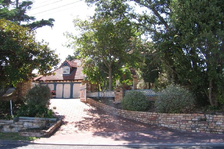 Photo of property in 22 Cliff Road, Torbay, Auckland, 0630