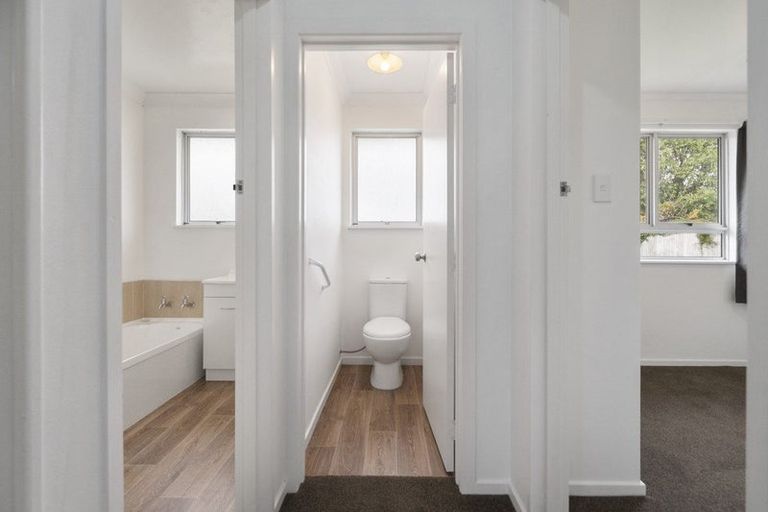 Photo of property in 28 Pinedale Parade, Milson, Palmerston North, 4414