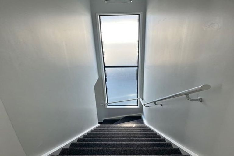 Photo of property in 16a Woodall Place, Totara Vale, Auckland, 0627