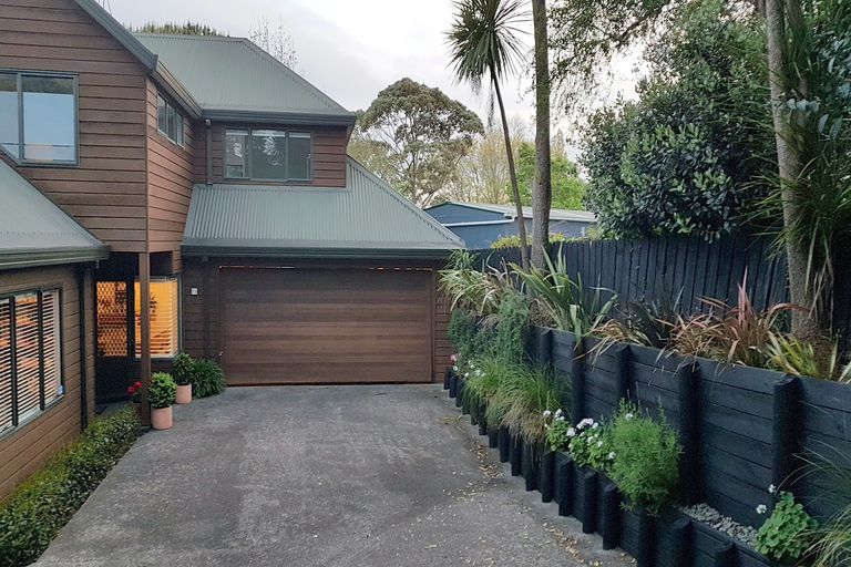 Photo of property in 2/7a Paparoa Road, Cockle Bay, Auckland, 2014