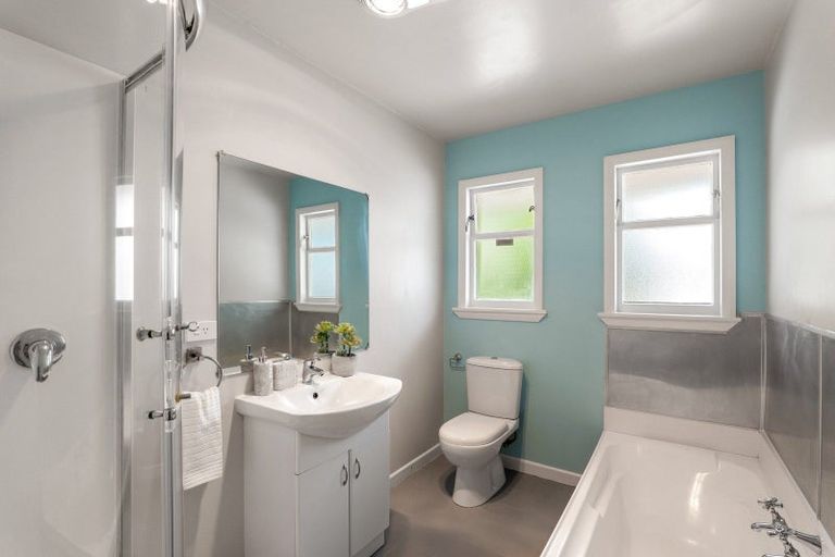 Photo of property in 223 Memorial Avenue, Burnside, Christchurch, 8053