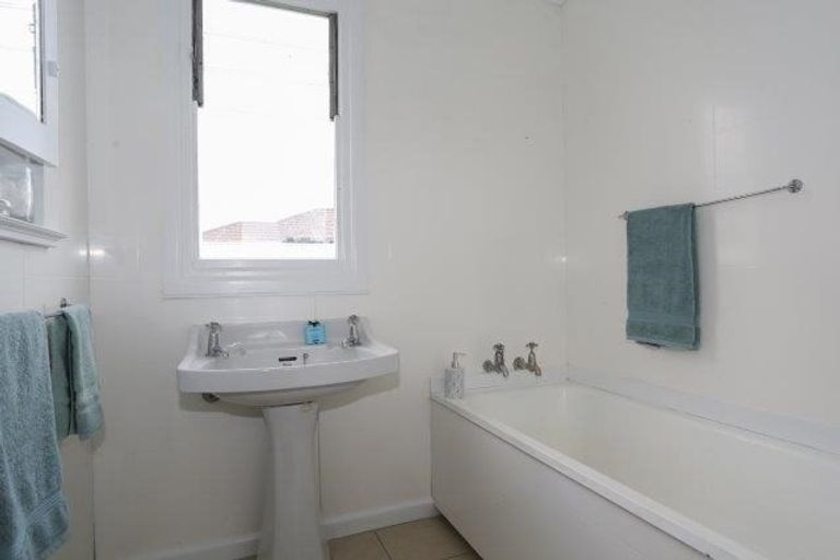 Photo of property in 102 Lumsden Road, Akina, Hastings, 4122