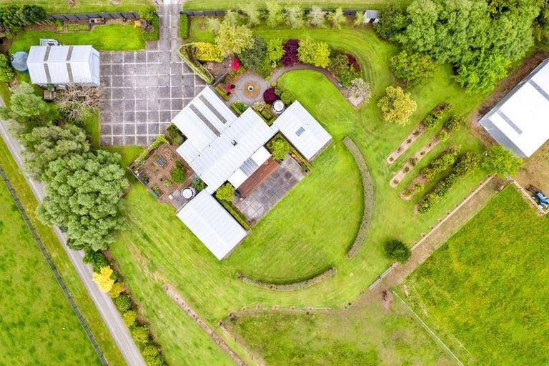 Photo of property in 129 Richmond Road, Brixton, New Plymouth, 4373