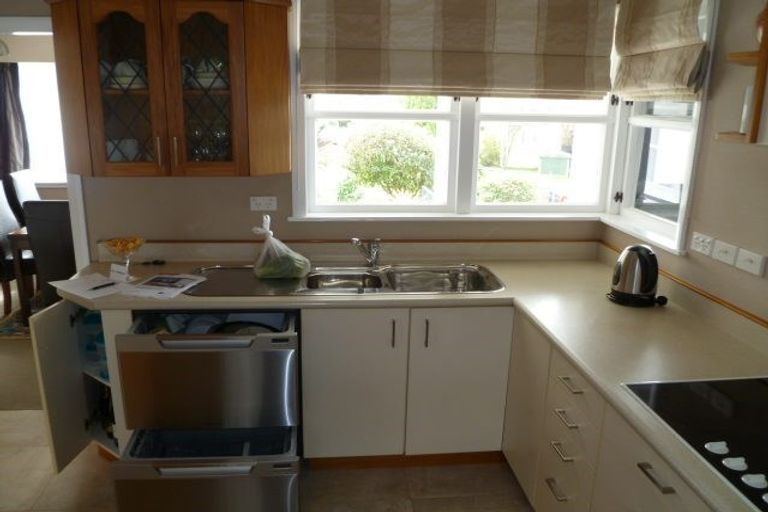 Photo of property in 18 Churchill Avenue, Hokowhitu, Palmerston North, 4410