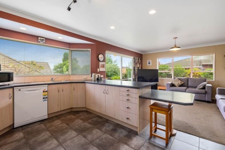 Photo of property in 10 Thelma Place, Lynmore, Rotorua, 3010