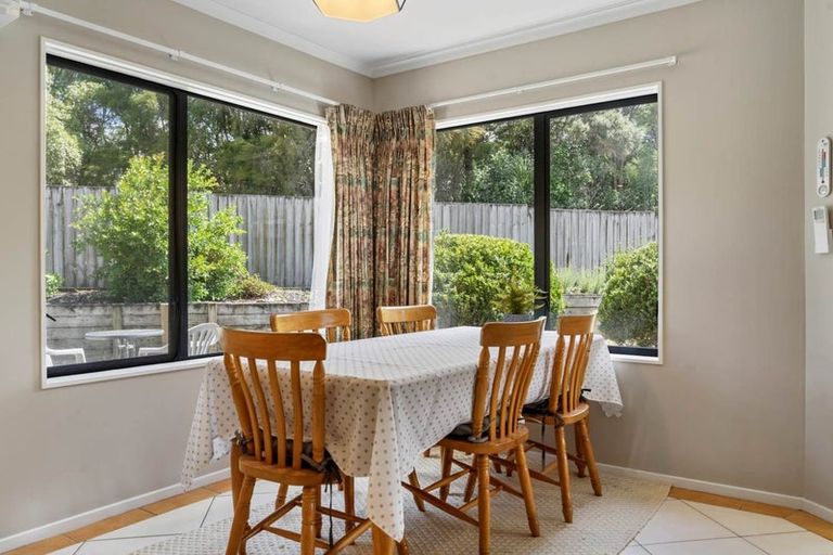 Photo of property in 90 Buscomb Avenue, Henderson, Auckland, 0610