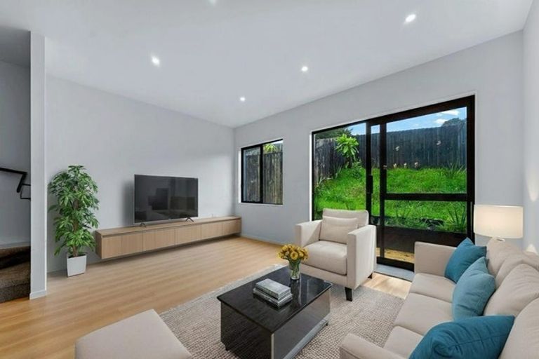 Photo of property in 24 Piringa Road, Pukekohe, 2120