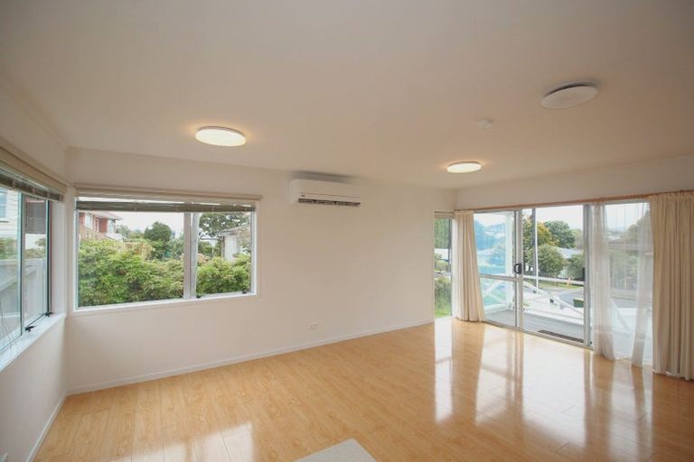 Photo of property in 2/12 Sherwood Avenue, Te Atatu South, Auckland, 0610