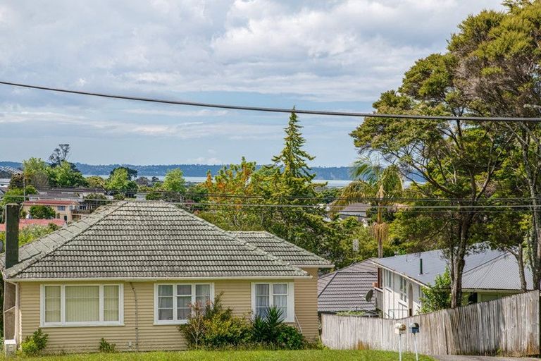 Photo of property in 4 Christina Avenue, Te Atatu South, Auckland, 0602