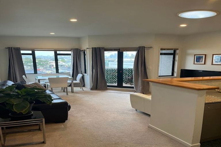 Photo of property in 2b/4 Fleet Street, Devonport, Auckland, 0624