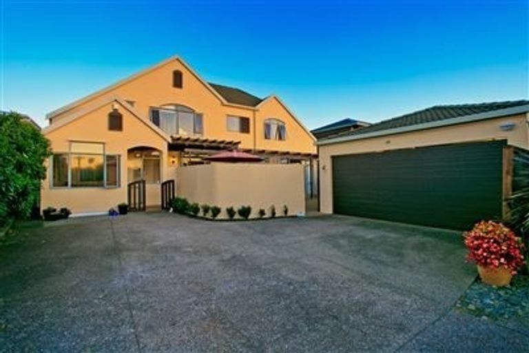 Photo of property in 2/24 Shakespeare Road, Milford, Auckland, 0620
