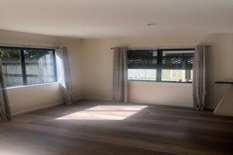 Photo of property in 5/3 Orwell Road, Greenhithe, Auckland, 0632