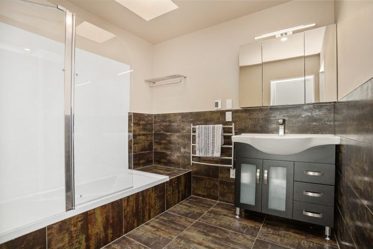 Photo of property in 3a Whiorau Grove, Lowry Bay, Lower Hutt, 5013