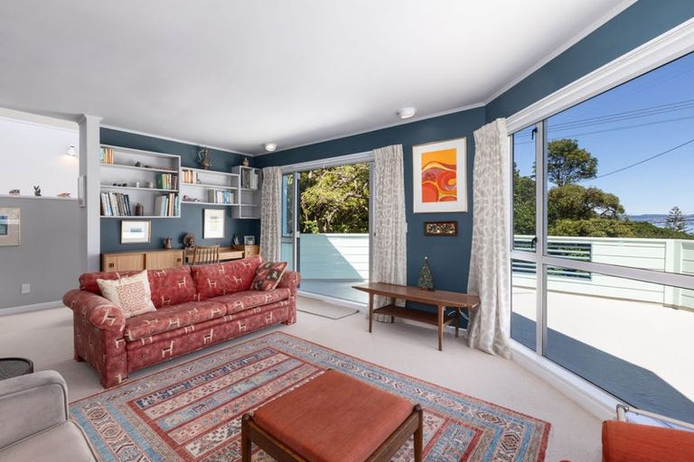 Photo of property in 15 Kaitawa Road, York Bay, Lower Hutt, 5013