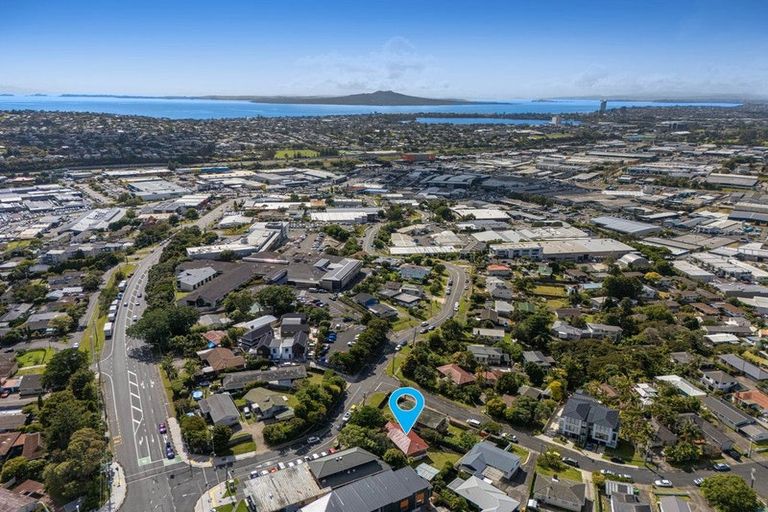 Photo of property in 3 View Road, Glenfield, Auckland, 0627