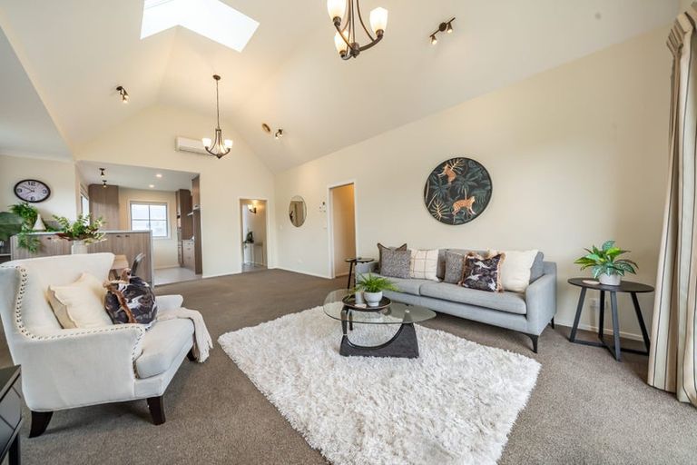 Photo of property in 1 Yeats Grove, Trentham, Upper Hutt, 5018