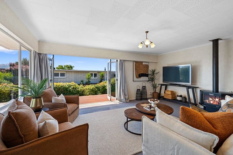 Photo of property in 43 Nevada Drive, Merrilands, New Plymouth, 4312