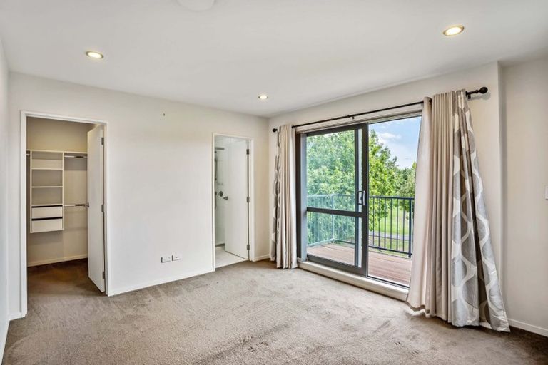 Photo of property in 17 Phar Lap Crescent, Takanini, 2112