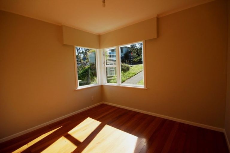 Photo of property in 49 Stewart Drive, Newlands, Wellington, 6037