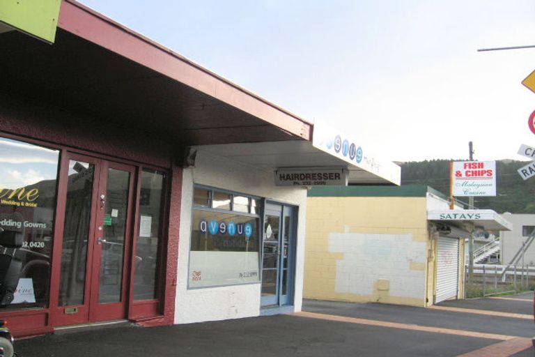 Photo of property in 12 Collins Avenue, Tawa, Wellington, 5028