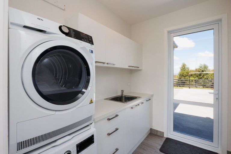 Photo of property in 33 Hartwell Drive, Kelvin Grove, Palmerston North, 4470