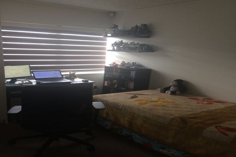 Photo of property in 2/43 Dale Crescent, Pakuranga, Auckland, 2010