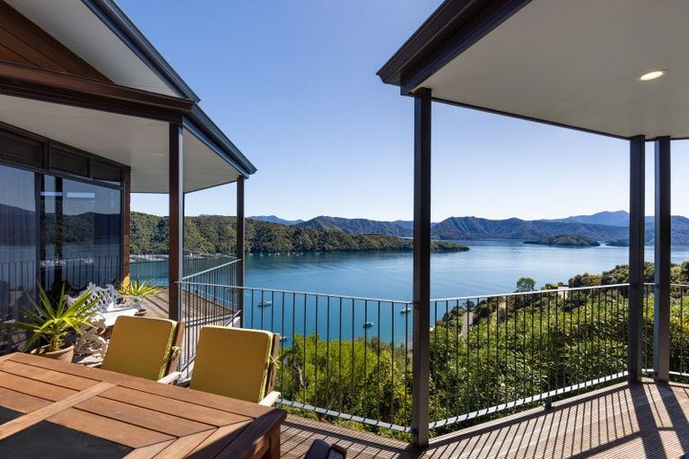 Photo of property in 21 Marina View, Waikawa, Picton, 7281