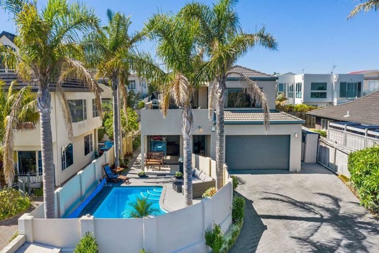 Photo of property in 2/30 Takutai Avenue, Bucklands Beach, Auckland, 2012