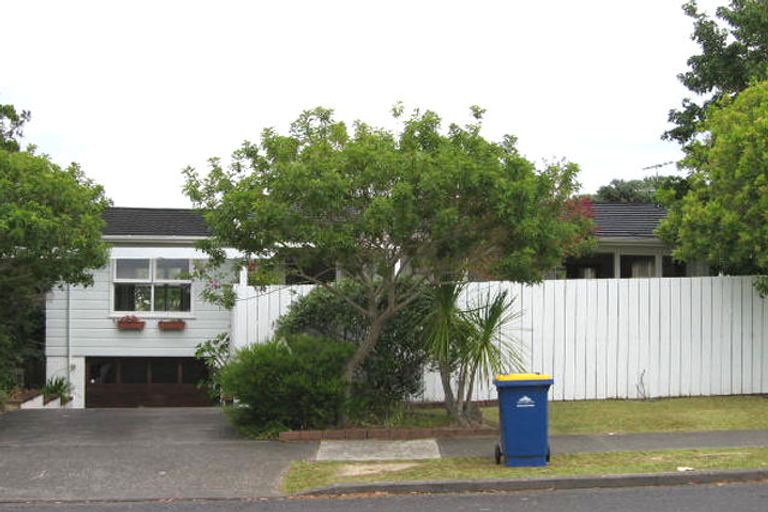 Photo of property in 32 Sartors Avenue, Northcross, Auckland, 0630
