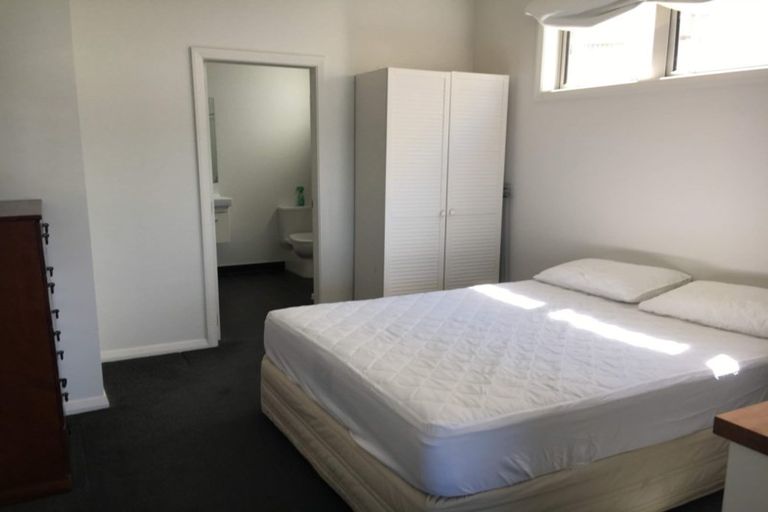 Photo of property in 131 Marine Parade, Seatoun, Wellington, 6022