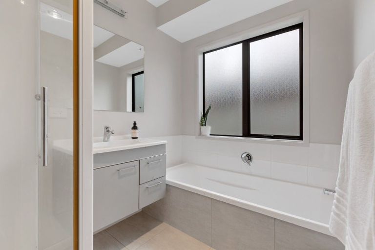 Photo of property in 10c Virginia Place, Whalers Gate, New Plymouth, 4310