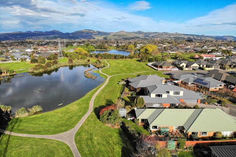 Photo of property in 1 Edgewater Lane, Halswell, Christchurch, 8025