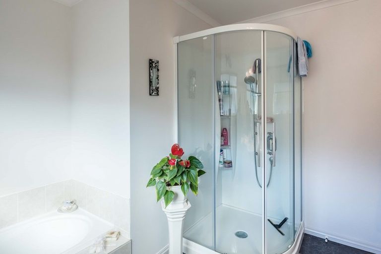 Photo of property in 10 Glen Loch Place, Paraparaumu, 5032