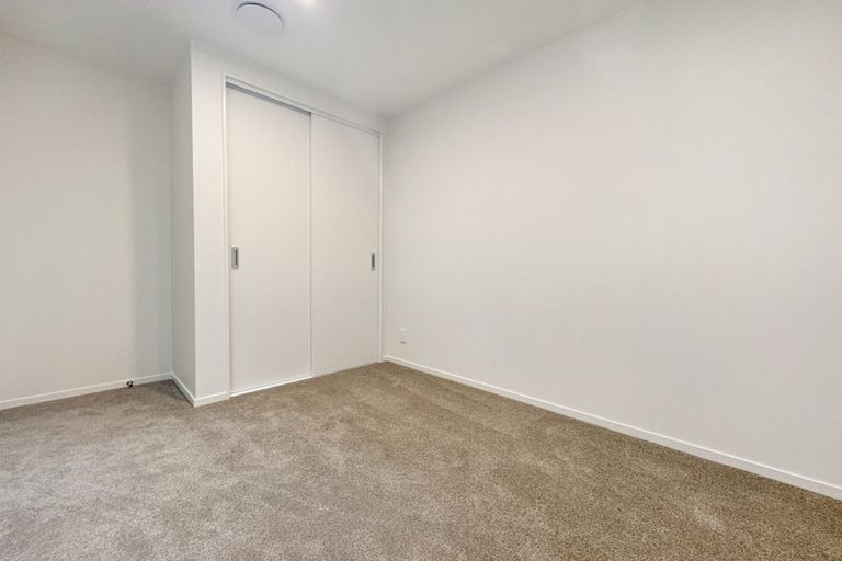 Photo of property in 19c Pavola Grove, Glenfield, Auckland, 0629