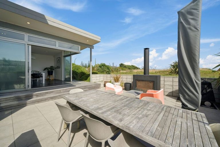 Photo of property in 14 Beachview Grove, Peka Peka, Waikanae, 5391