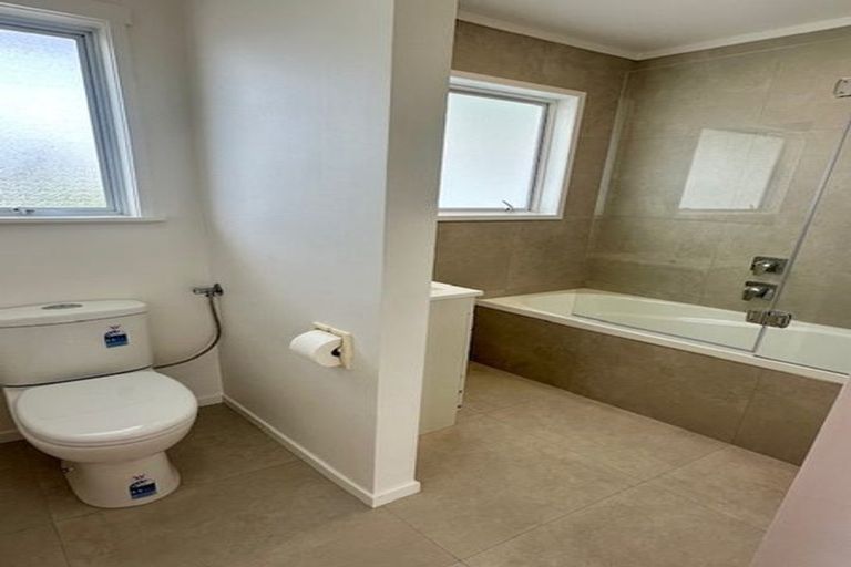 Photo of property in 6/133 Shakespeare Road, Milford, Auckland, 0620