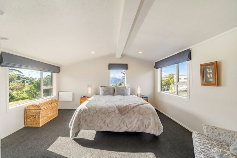 Photo of property in 7 Pokohiwi Road, Normandale, Lower Hutt, 5010