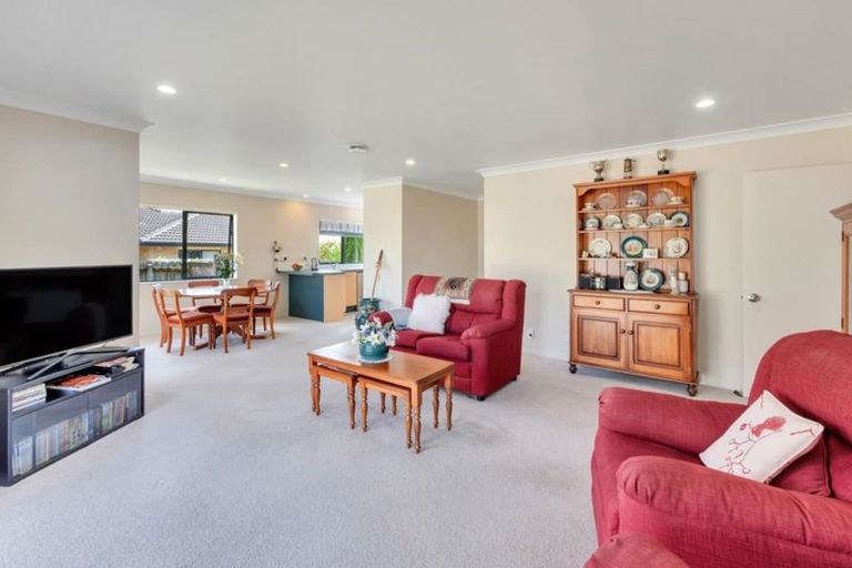 Photo of property in 81 Hillwell Drive, Henderson, Auckland, 0612