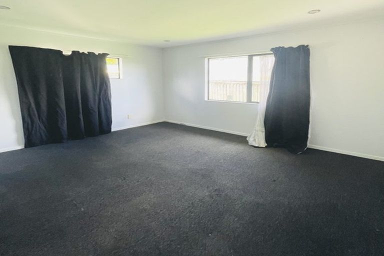 Photo of property in 2/24 Trentham Road, Papakura, 2110