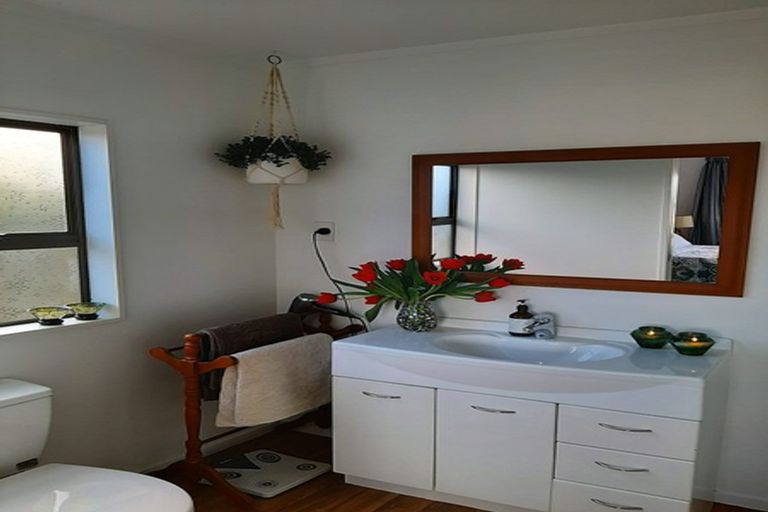 Photo of property in 21 Gledstane Road, Stanmore Bay, Whangaparaoa, 0932