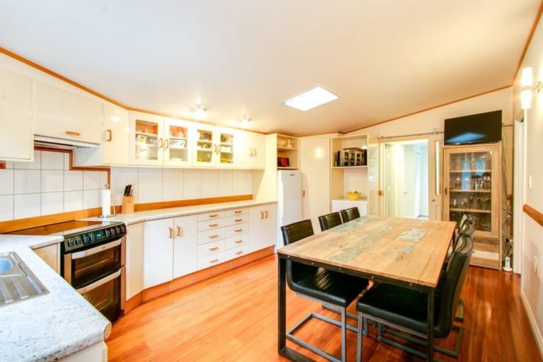 Photo of property in 27 Main Street, Hospital Hill, Napier, 4110