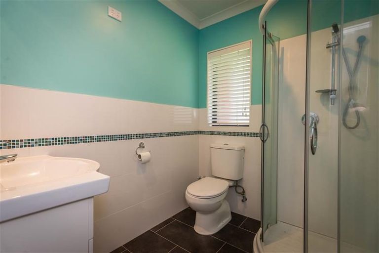 Photo of property in 1 Harding Avenue, Te Atatu South, Auckland, 0610