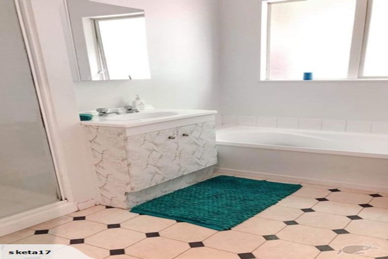 Photo of property in 2/8 Tulsa Grove, Totara Park, Upper Hutt, 5018