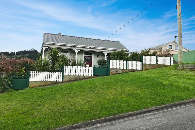 Photo of property in 5 Constitution Street, Port Chalmers, 9023