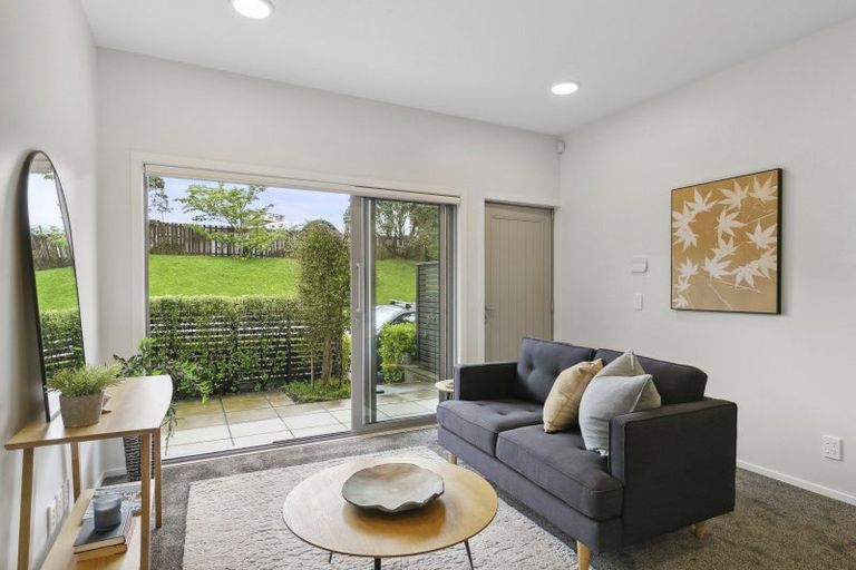 Photo of property in 6 Atkinson Street, Newlands, Wellington, 6037