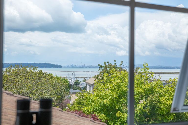 Photo of property in 6 Deanna Drive, West Harbour, Auckland, 0618