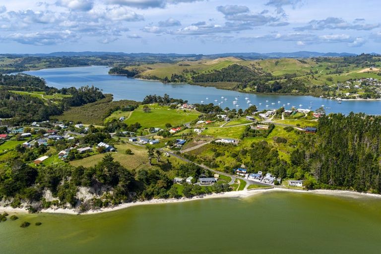 Photo of property in 6 Emay Crescent, Pahi, Paparoa, 0571