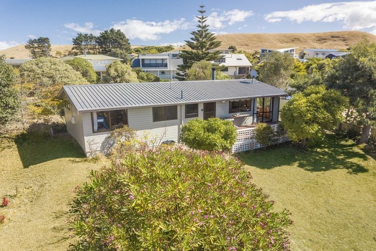 Photo of property in 13 Tamarisk Drive, Riversdale Beach, Masterton, 5872