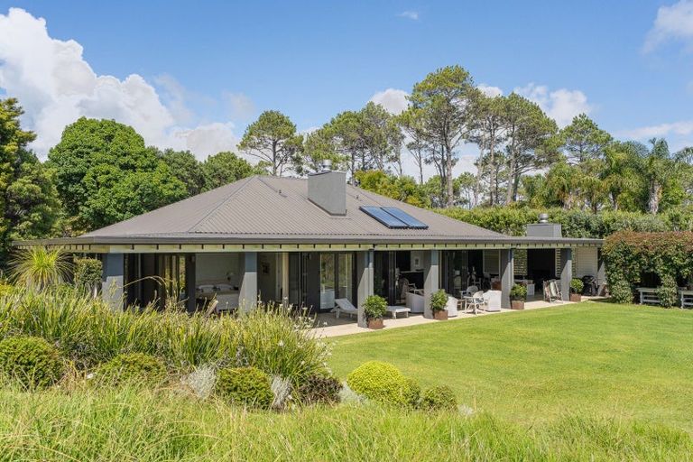 Photo of property in 49 Sarahs Hill, Hahei, Whitianga, 3591