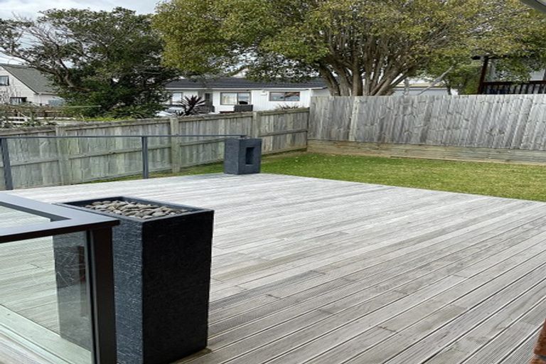 Photo of property in 2/97 Moore Street, Hillcrest, Auckland, 0627